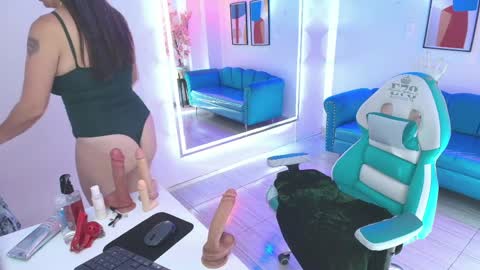 Snapshot of madame_scarllet chatting on 04/01/26, 01:41 Madame Scarllet online show from 04/01/26, 01:41