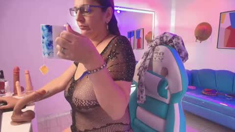 Snapshot of madame_scarllet chatting on 04/23/26, 11:42 Madame Scarllet online show from 04/23/26, 11:42