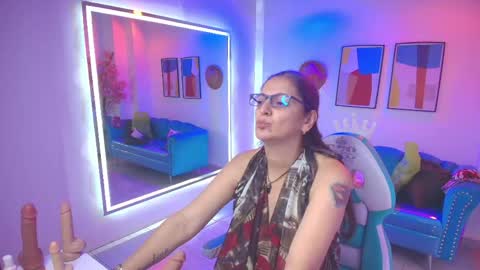 Snapshot of madame_scarllet chatting on 04/28/26, 11:37 Madame Scarllet online show from 04/28/26, 11:37