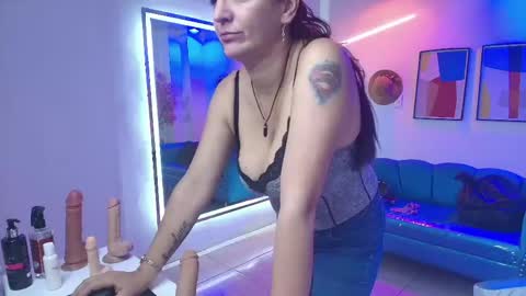 Snapshot of madame_scarllet chatting on 05/01/26, 11:26 Madame Scarllet online show from 05/01/26, 11:26