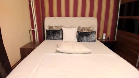 Nora online show from 10/31/25, 01:23