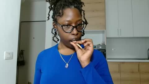 Snapshot of madamindigo chatting on 01/15/26, 05:27 YourMadamIndigo online show from 01/15/26, 05:27