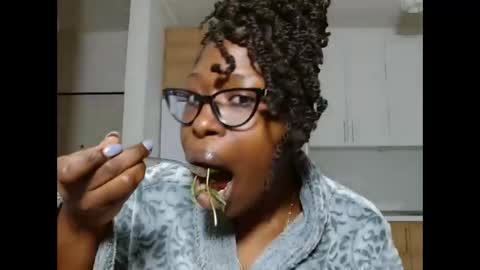 Snapshot of madamindigo chatting on 02/03/26, 04:56 YourMadamIndigo online show from 02/03/26, 04:56