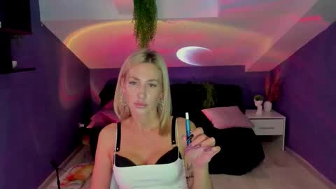 Evelyn online show from 09/29/25, 06:18