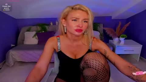 Evelyn online show from 11/23/25, 07:08