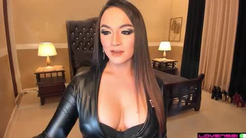 Snapshot of madammistressdominatrixxx chatting on 11/17/25, 10:26 Alison Kloss online show from 11/17/25, 10:26