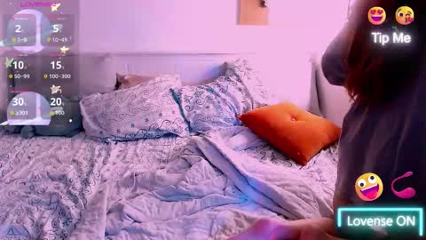 Snapshot of madcatberry chatting on 12/20/25, 05:47 alex online show from 12/20/25, 05:47