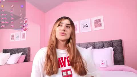 Snapshot of maddie_beauty chatting on 12/19/25, 09:00 Maddie online show from 12/19/25, 09:00