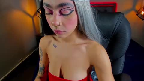 Snapshot of maddiiebrooks chatting on 12/05/24, 10:23 Maddie online show from 12/05/24, 10:23