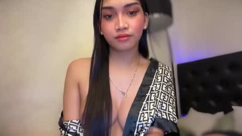 Snapshot of maddison_jade chatting on 12/19/25, 11:28 maddison_jade online show from 12/19/25, 11:28