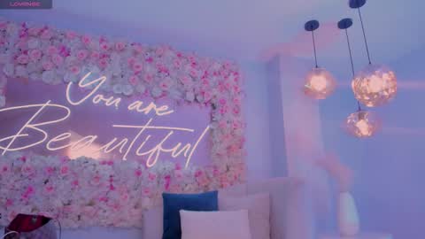 Maddison online show from 11/12/25, 04:02