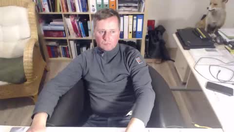 Snapshot of maddmax8 chatting on 10/28/25, 05:26 Mad4You online show from 10/28/25, 05:26