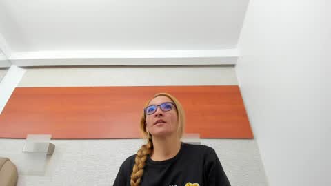 Snapshot of maddy_cartter chatting on 06/19/26, 10:41 maddy cartter online show from 06/19/26, 10:41