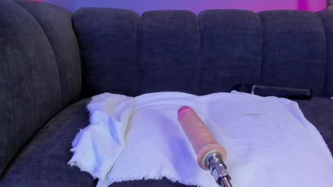 Snapshot of maddy_walker chatting on 12/17/24, 12:23 Maddy online show from 12/17/24, 12:23