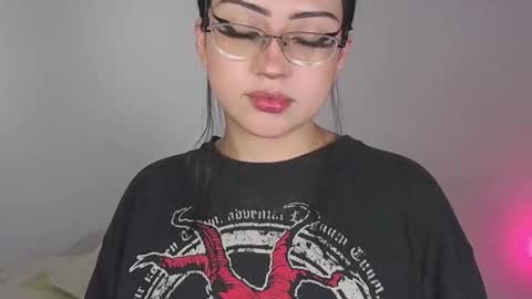 Snapshot of maddyghost chatting on 01/06/26, 11:18 Please followme and rate me your thumbs up online show from 01/06/26, 11:18