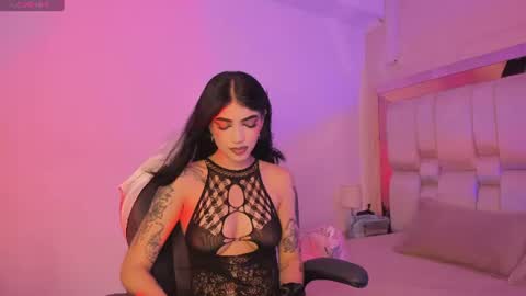 Snapshot of maddyperez8 chatting on 07/07/26, 01:04 BELLA online show from 07/07/26, 01:04