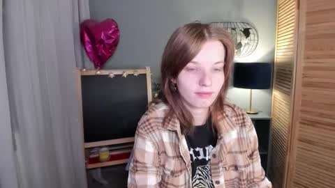 Snapshot of madelaines chatting on 10/17/25, 11:24 madelaines online show from 10/17/25, 11:24
