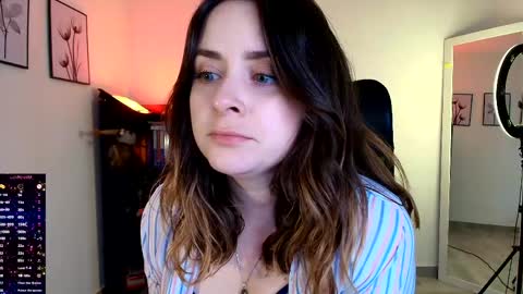Snapshot of madelamee chatting on 04/24/26, 10:23 madelamee online show from 04/24/26, 10:23
