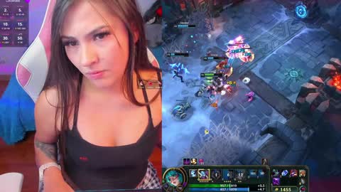 Snapshot of madeleine_shinobi chatting on 01/14/25, 02:40 Emily Only Fans online show from 01/14/25, 02:40