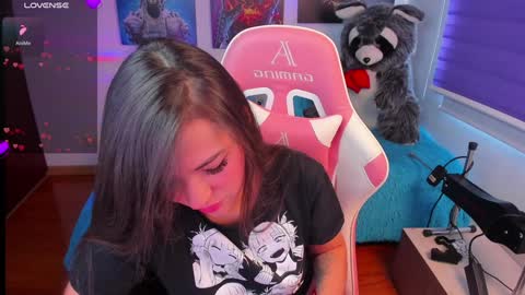 Snapshot of madeleine_shinobi chatting on 01/21/25, 08:43 Emily Only Fans online show from 01/21/25, 08:43