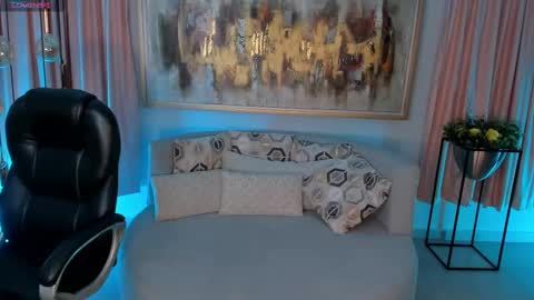 Madeline online show from 02/12/25, 07:44