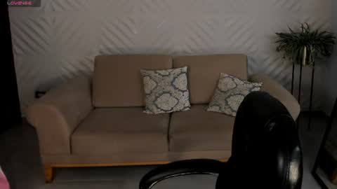 Snapshot of madelinefox_ chatting on 06/14/26, 09:55 Madeline online show from 06/14/26, 09:55
