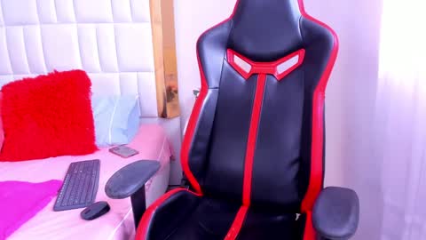 Snapshot of madelinejackson chatting on 02/17/25, 10:25 Madeline online show from 02/17/25, 10:25