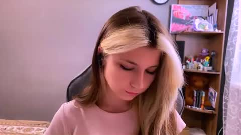 Snapshot of madelinepanagos chatting on 07/24/26, 02:48 Alice online show from 07/24/26, 02:48