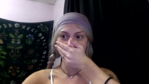 Snapshot of madelinevalentine chatting on 10/26/25, 08:53 madeline online show from 10/26/25, 08:53