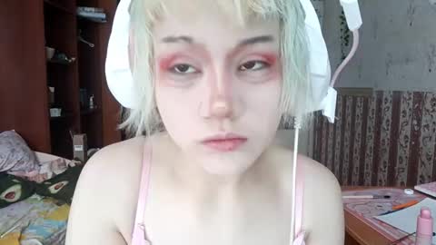 Snapshot of madgezari chatting on 03/08/26, 07:01 Alice Kaneki online show from 03/08/26, 07:01