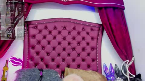 Maddison online show from 09/18/25, 01:35