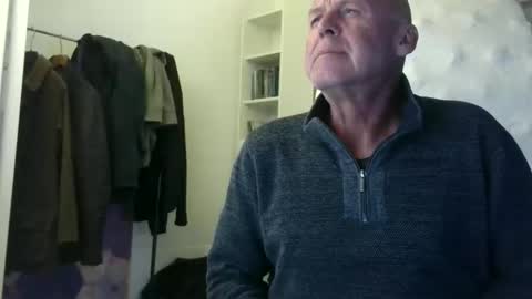 Snapshot of madio1187940 chatting on 10/15/25, 12:11 madio1187940 online show from 10/15/25, 12:11