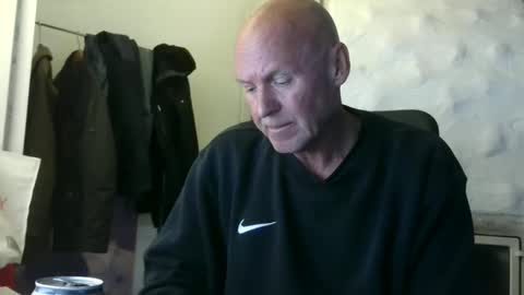 Snapshot of madio1187940 chatting on 10/17/25, 04:31 madio1187940 online show from 10/17/25, 04:31