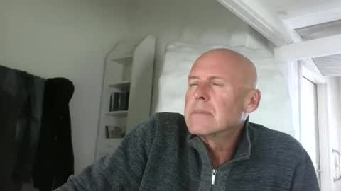 Snapshot of madio1187940 chatting on 10/24/25, 02:13 madio1187940 online show from 10/24/25, 02:13