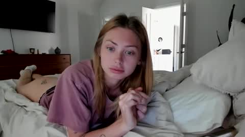 Snapshot of madirose69 chatting on 04/17/26, 03:37 mari rose online show from 04/17/26, 03:37