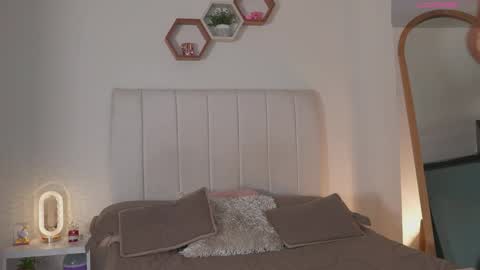 Valentina   1030   530  -  online show from 05/14/26, 06:42