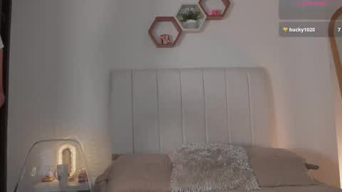 Valentina   1030   530  -  online show from 05/21/26, 06:09
