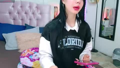 Snapshot of madison_oli chatting on 09/16/25, 02:01 madison_oli online show from 09/16/25, 02:01