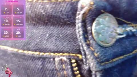 Snapshot of madison_oli chatting on 11/12/25, 12:05 madison_oli online show from 11/12/25, 12:05