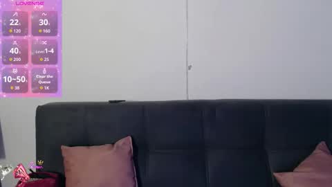 Snapshot of madison_oli chatting on 12/17/25, 01:55 madison_oli online show from 12/17/25, 01:55