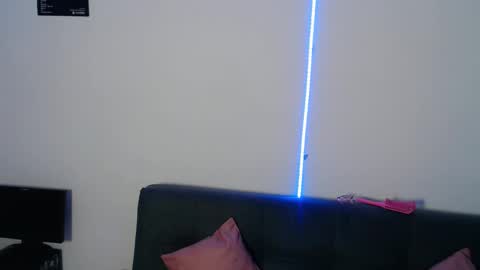 Snapshot of madison_oli chatting on 12/17/25, 02:01 madison_oli online show from 12/17/25, 02:01