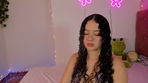 Snapshot of madison_pettis1 chatting on 10/26/25, 04:18 Madison online show from 10/26/25, 04:18