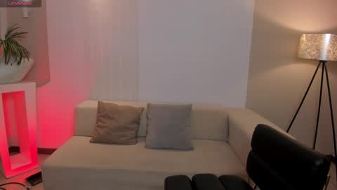 Maddi Collins online show from 11/23/25, 11:43