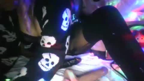 Snapshot of madisonjayde77 chatting on 01/29/25, 04:15 MadisonJayde online show from 01/29/25, 04:15