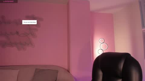 Snapshot of madisonkane chatting on 05/18/26, 11:05 Madison Kane online show from 05/18/26, 11:05