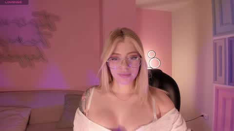 Snapshot of madisonkane chatting on 05/19/26, 11:38 Madison Kane online show from 05/19/26, 11:38