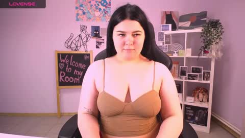 Snapshot of madisonmongomery chatting on 12/04/24, 11:41 madisonmongomery online show from 12/04/24, 11:41