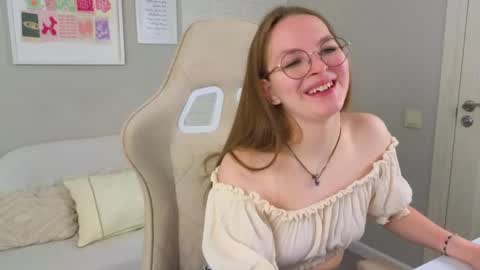 Snapshot of madisonsmitt chatting on 04/22/26, 05:21 Maddy online show from 04/22/26, 05:21
