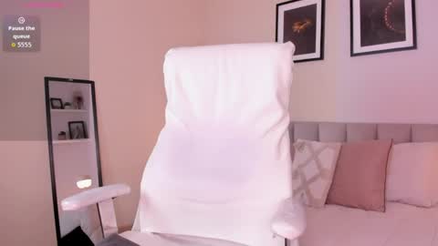 Snapshot of madisson_blue_ chatting on 05/21/26, 02:35 madisson_blue_ online show from 05/21/26, 02:35