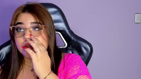 madissonlee__ online show from 12/16/25, 07:19